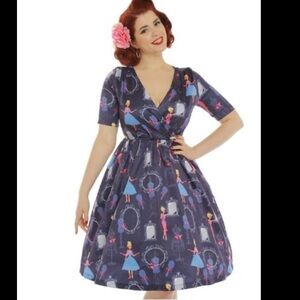 Lindy Bop Dahlia Beauty Queen print dress